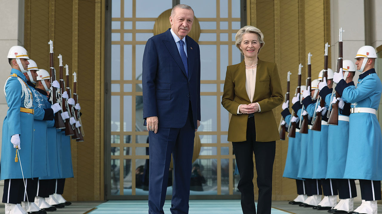 Cumhurbaşkanı Erdoğan, AB Komisyonu Başkanı Ursula von der Leyen'i kabul etti - 1. Resim