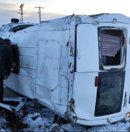 Diyarbakır'da öğretmenleri taşıyan servis kaza yaptı! Çok sayıda yaralı var - 2. Resim
