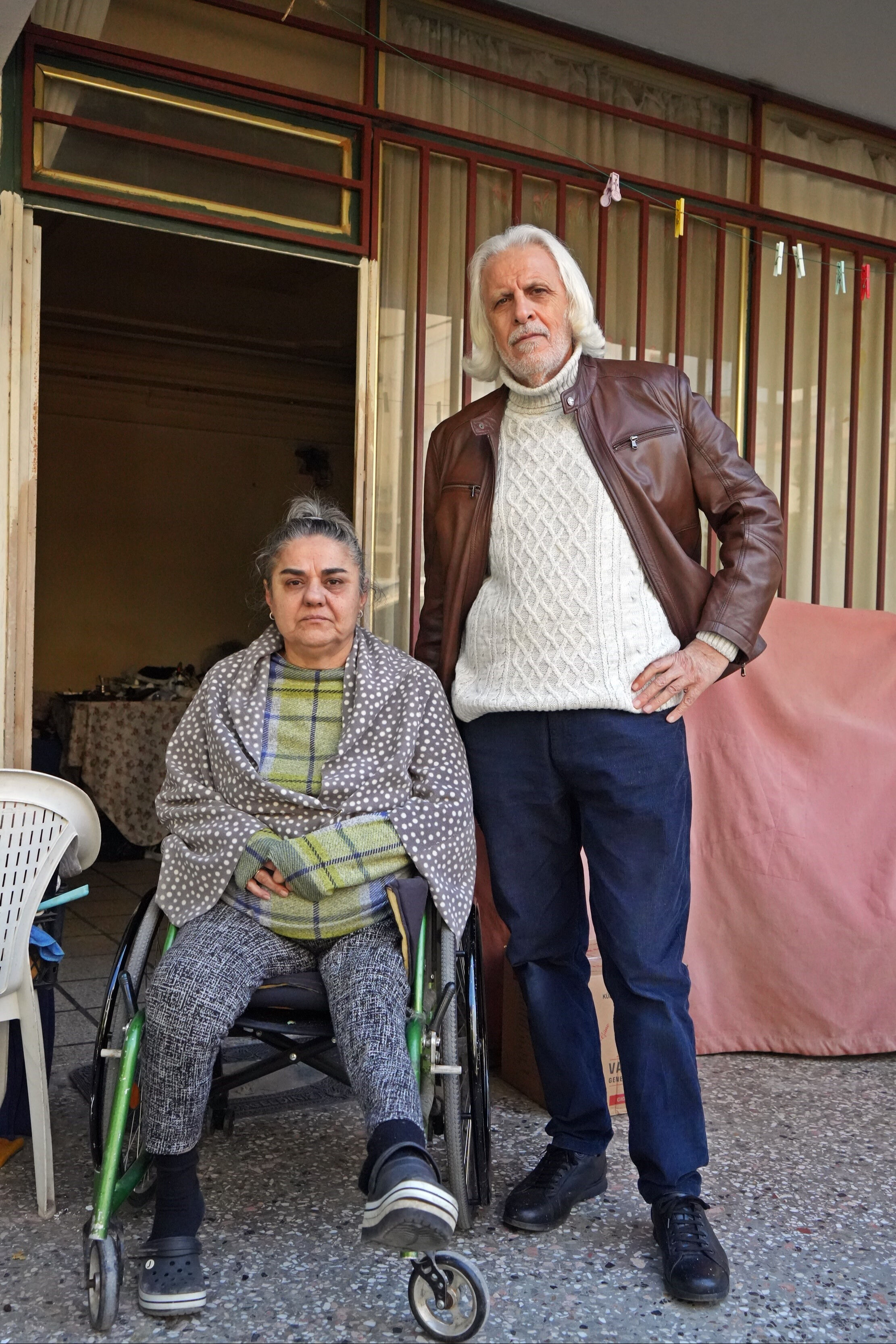 Engelli kadını tek odalı dükkana bile sığdıramadılar! Emel'in başına gelenler herkesi üzdü - 5. Resim