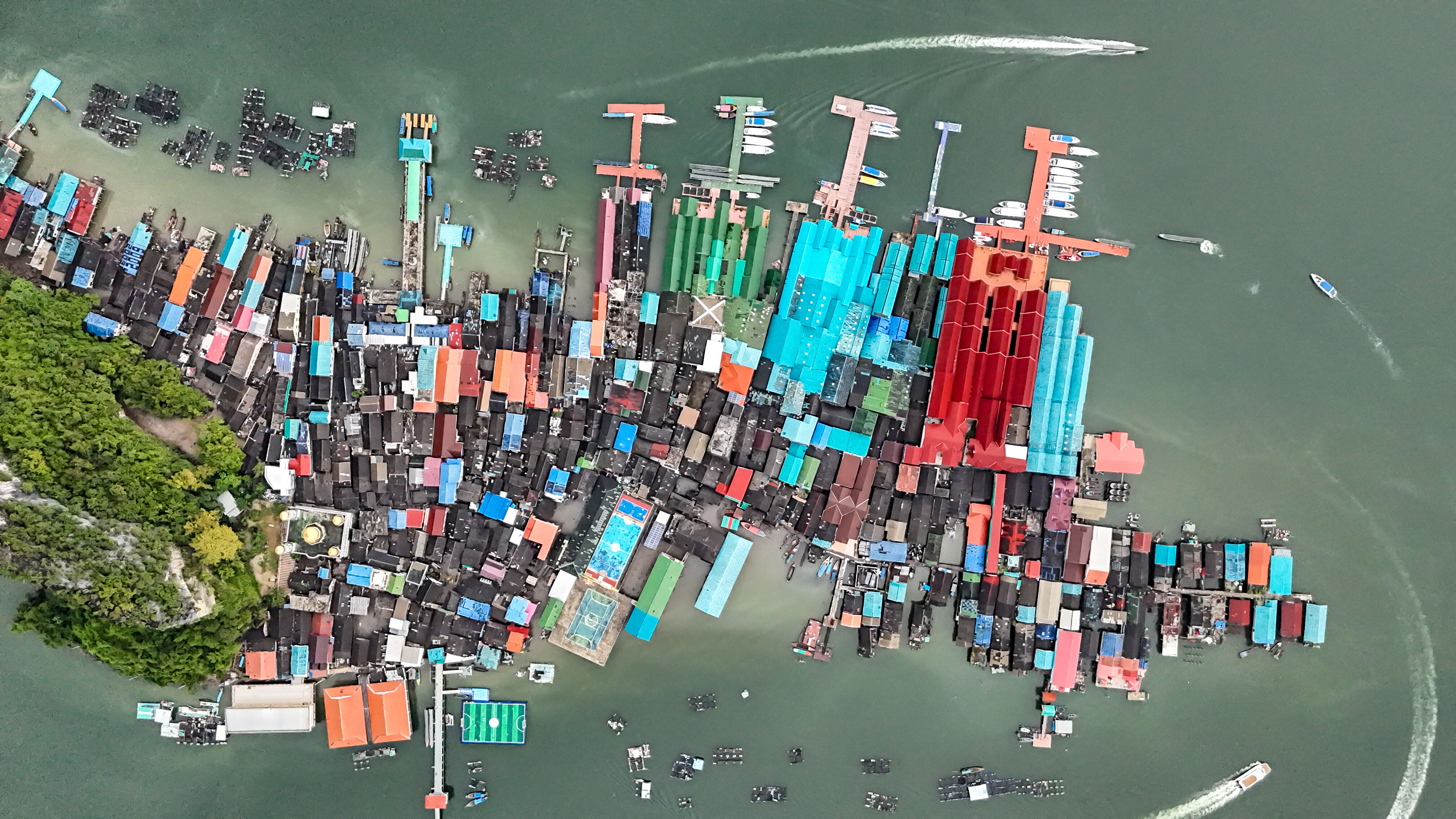 Ev, okul, market her şey suyun üzerinde! Yüzen köyü görenler gözlerine inanamıyor, burada herkes aynı işi yapıyor - 2. Resim