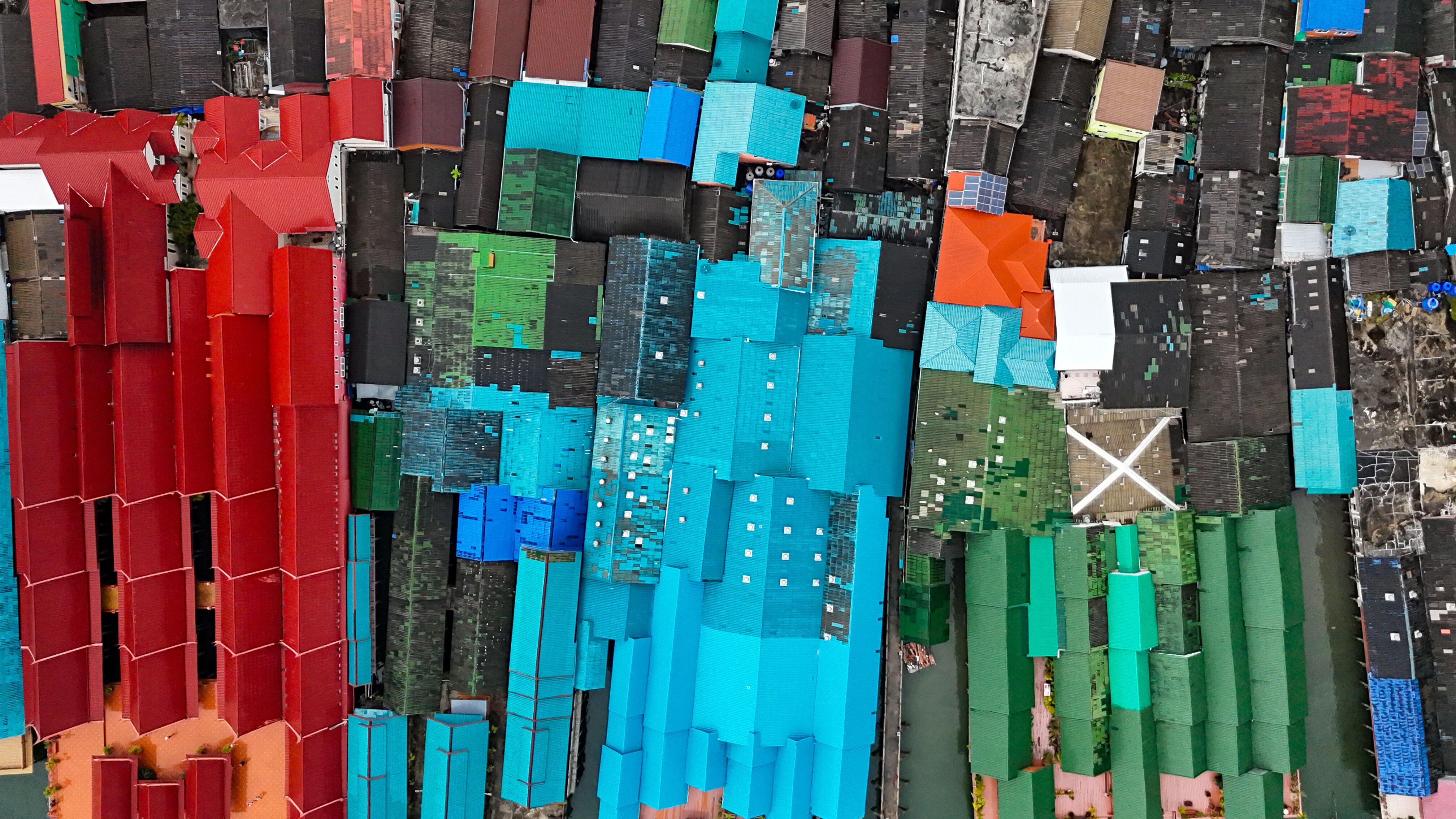 Ev, okul, market her şey suyun üzerinde! Yüzen köyü görenler gözlerine inanamıyor, burada herkes aynı işi yapıyor - 3. Resim