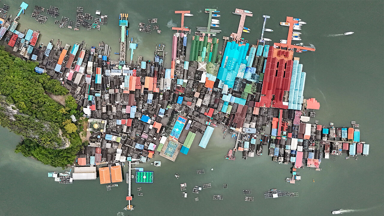 Ev, okul, market her şey suyun üzerinde! Yüzen köyü görenler gözlerine inanamıyor, burada herkes aynı işi yapıyor - 7. Resim