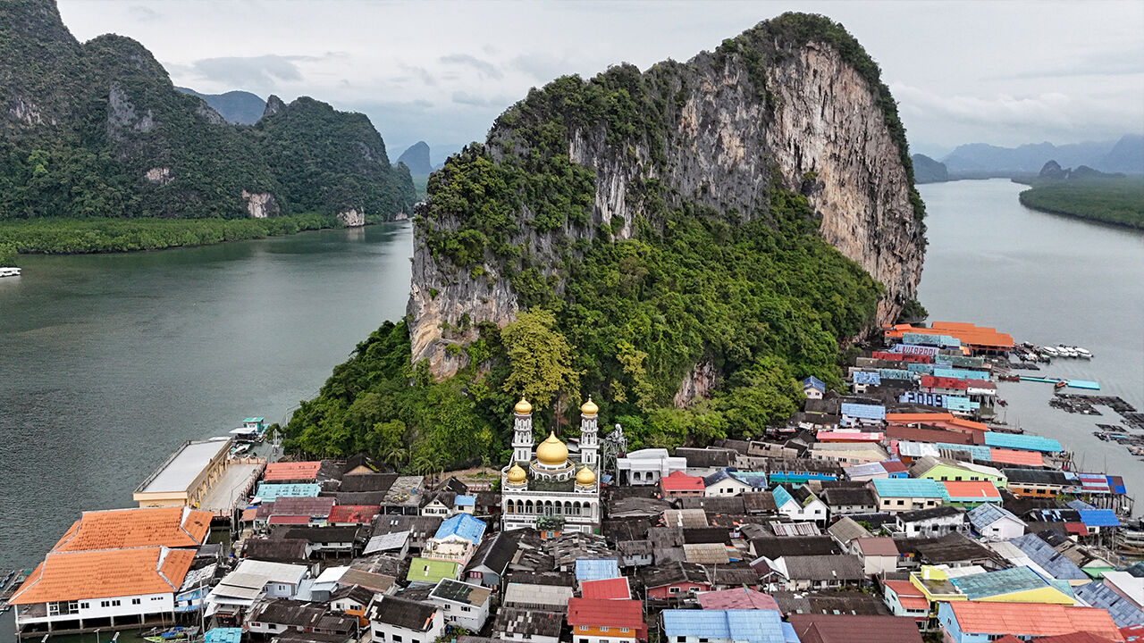 Ev, okul, market her şey suyun üzerinde! Yüzen köyü görenler gözlerine inanamıyor, burada herkes aynı işi yapıyor - 5. Resim