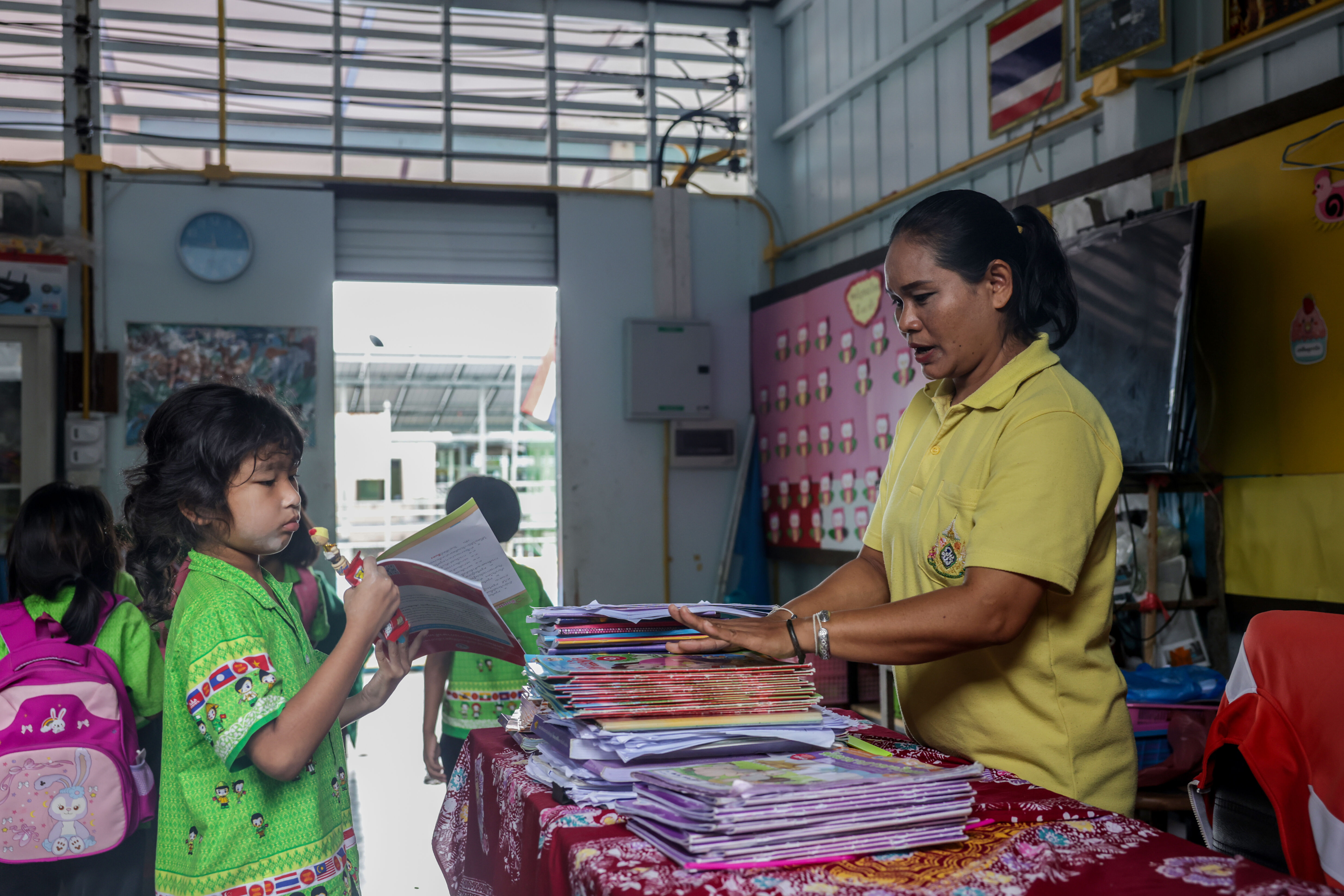 Ev, okul, market her şey suyun üzerinde! Yüzen köyü görenler gözlerine inanamıyor, burada herkes aynı işi yapıyor - 9. Resim