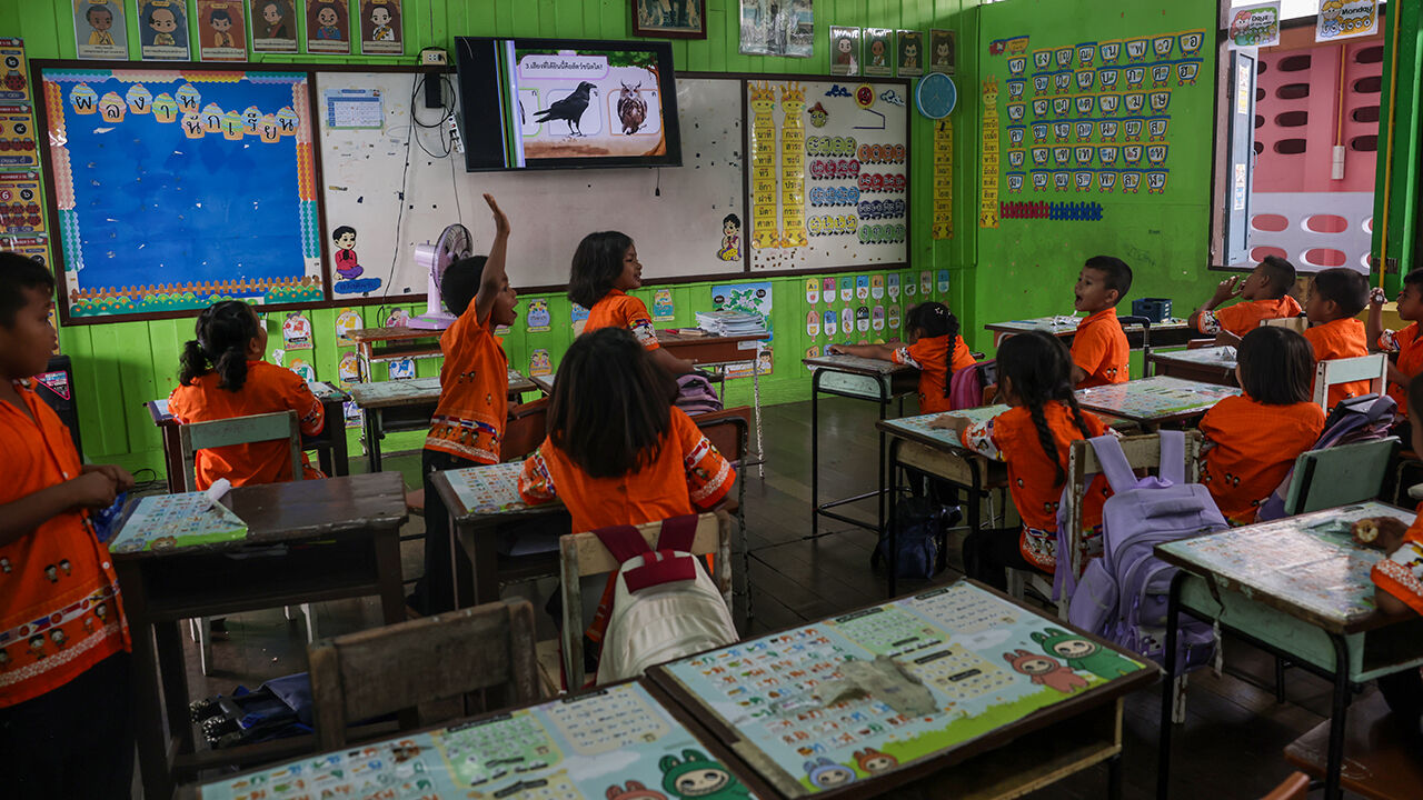 Ev, okul, market her şey suyun üzerinde! Yüzen köyü görenler gözlerine inanamıyor, burada herkes aynı işi yapıyor - 10. Resim