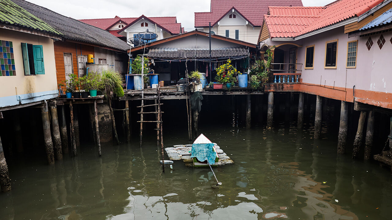 Ev, okul, market her şey suyun üzerinde! Yüzen köyü görenler gözlerine inanamıyor, burada herkes aynı işi yapıyor - 14. Resim