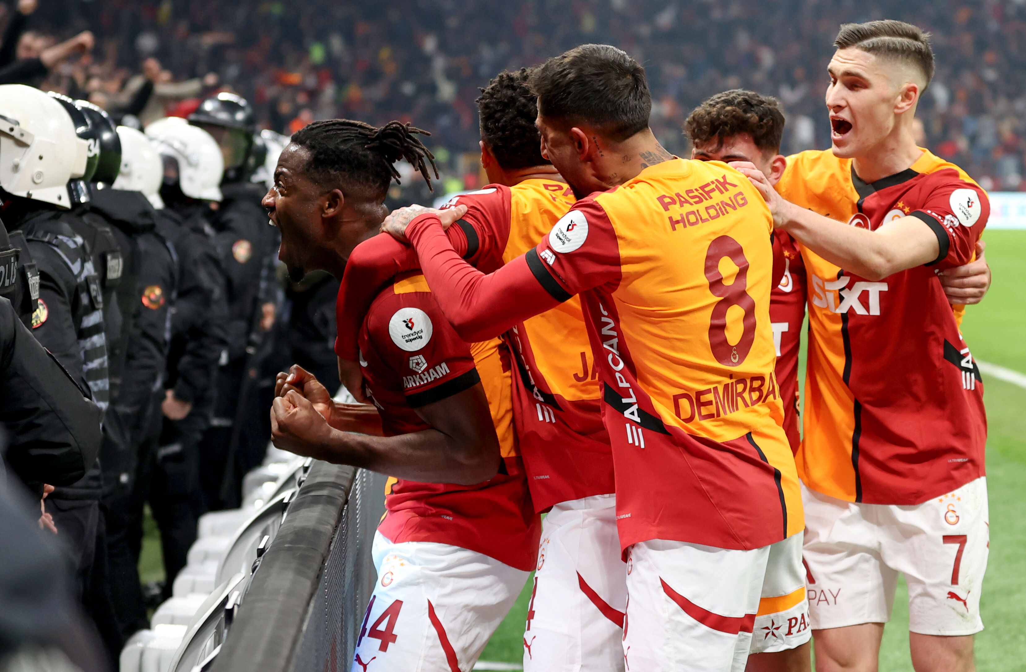 Galatasaray Jose Mourinho'nun prensini alıyor! Paulo Dybala'nın menajeri İstanbul'da - 1. Resim