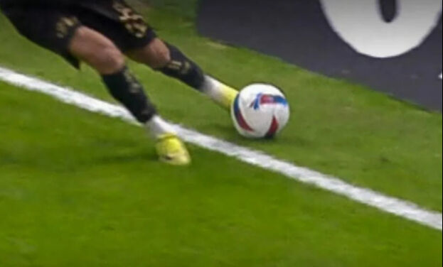 Galatasaray-Trabzonspor maçına damga vuran kararlar için son nokta! Top çizgiyi geçti mi? Kırmızı kart ve penaltı... - 4. Resim