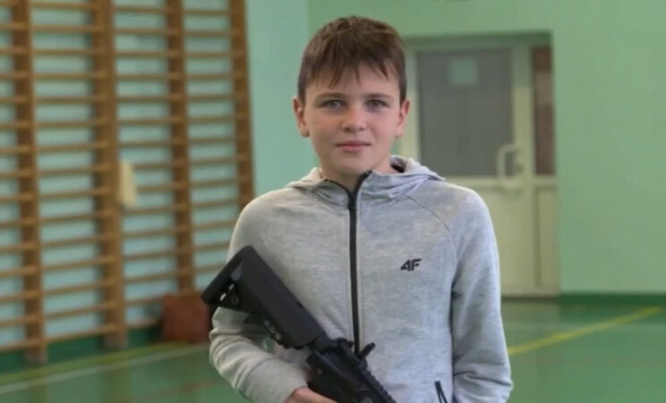 Rusya korkusu bunu da yaptırdı! Polonya’da çocuklara okullarda silah eğitimi - 2. Resim