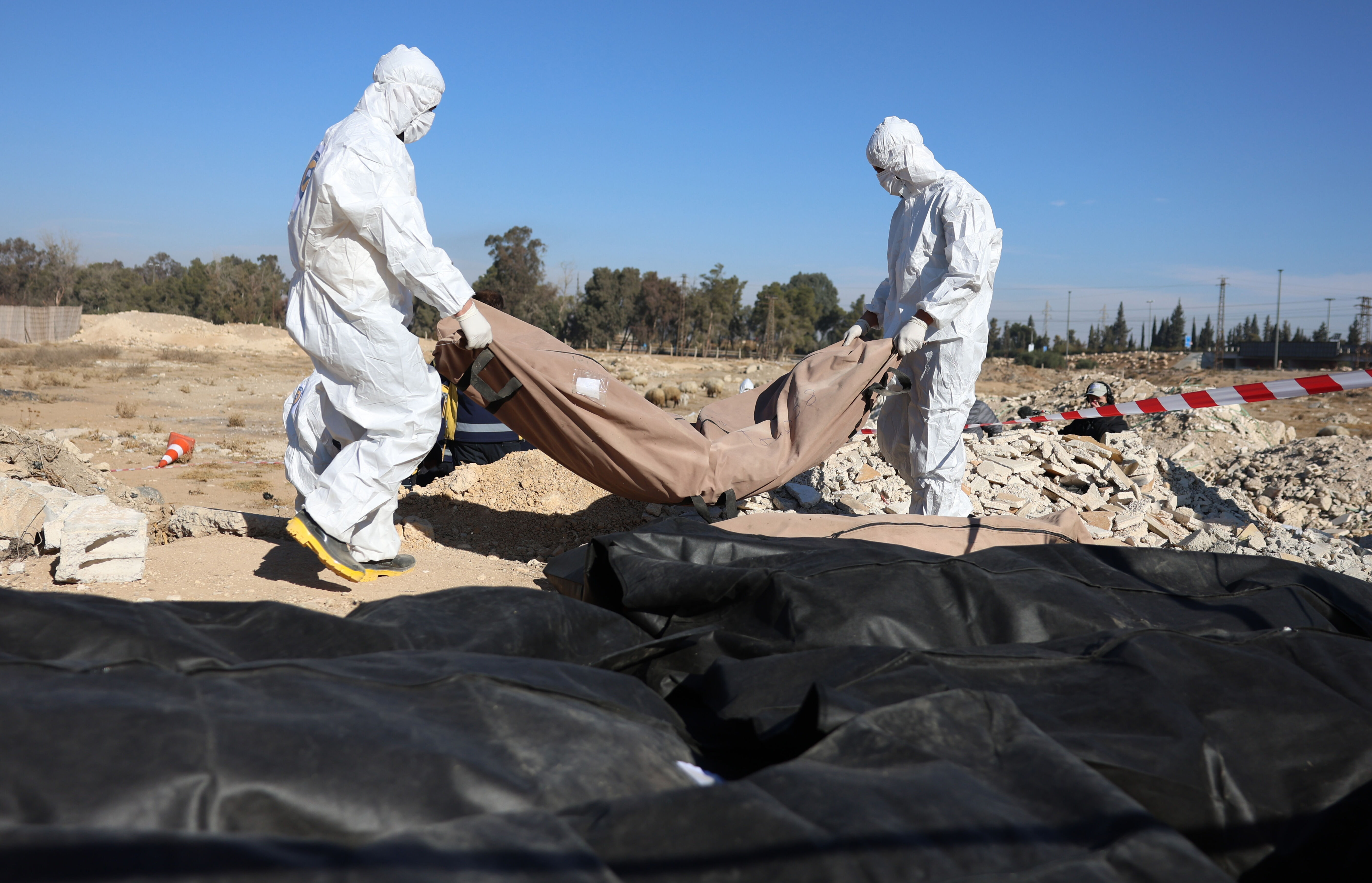 Şam'da 100 bin kişilik toplu mezar bulundu! İşkence edip ezdikten sonra buraya gömmüşler - 2. Resim