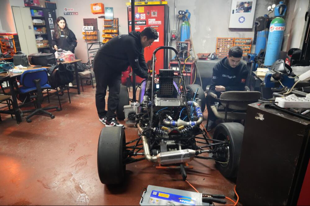 Türk gençleri 0'dan 100'e 3,5 saniyede çıkan araç üretti! Gözler İtalya'daki yarışta Türk gençleri 0'dan 100'e 3,5 saniyede çıkan araç üretti! Gözler İtalya'daki yarışta - 4. Resim