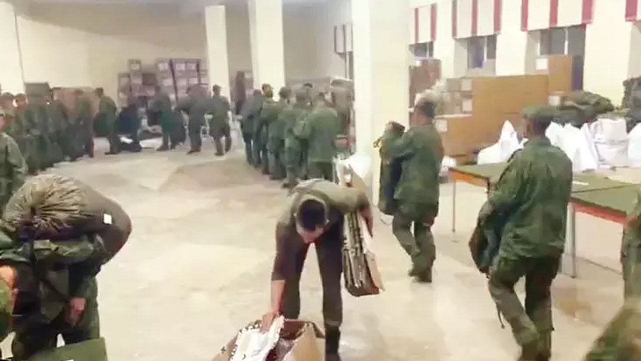 Ukrayna Devlet Başkanı Zelenskiy'den dünyayı sarsan Rusya iddiası: Ölen Kuzey Koreli askerlerin yüzleri yakılıyor Ukrayna Devlet Başkanı Zelenskiy'den dünyayı sarsan Rusya iddiası: Ölen Kuzey Koreli askerlerin yüzleri yakılıyor - 2. Resim