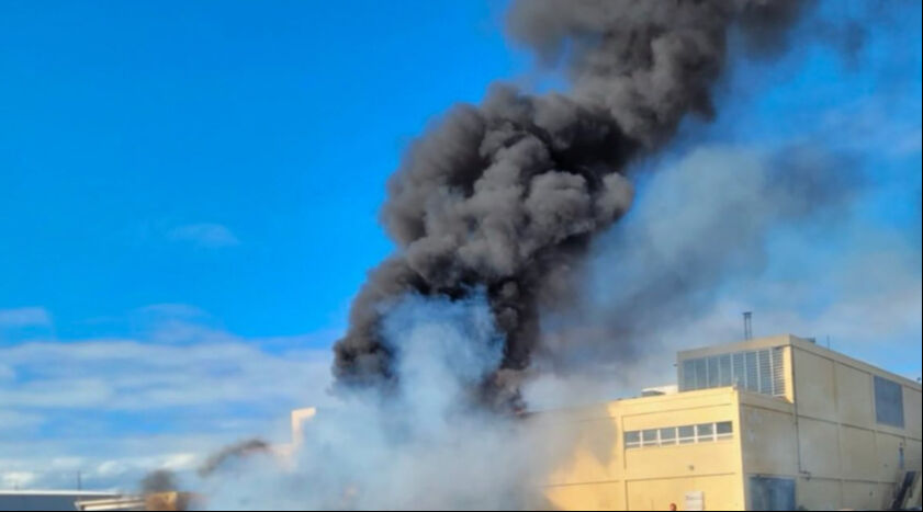 ABD'de kargo uçağı eğitim uçuşunda binaya çarptı! Ölüm haberleri geldi - 2. Resim