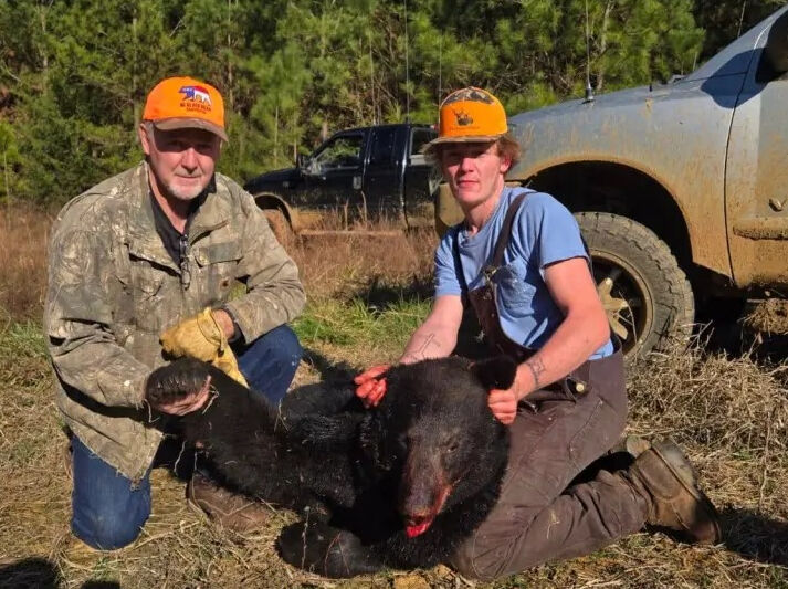 Ava giderken avlandı! Vurduğu ayı ağaçtan üzerine düştü, hayatını kaybetti - 1. Resim