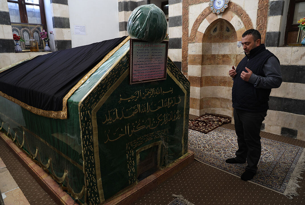 Bilal-i Habeşi türbesinin zincirleri kırıldı! Şam'daki kabri ziyaretçilerini bekliyor Bilal-i Habeşi türbesinin zincirleri kırıldı! Şam'daki kabri ziyaretçilerini bekliyor - 2. Resim