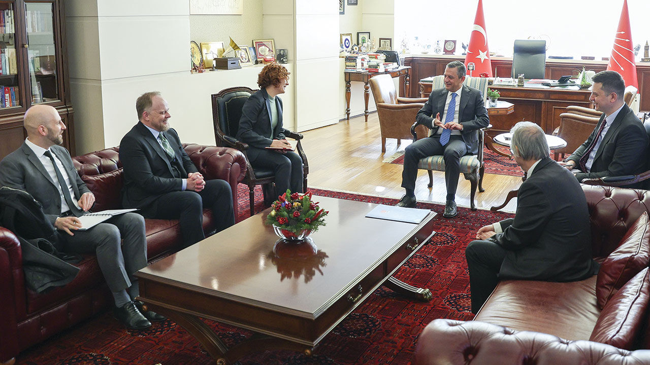 CHP Genel Başkanı Özel, Kanada Büyükelçisi Hamilton'u kabul etti - 1. Resim