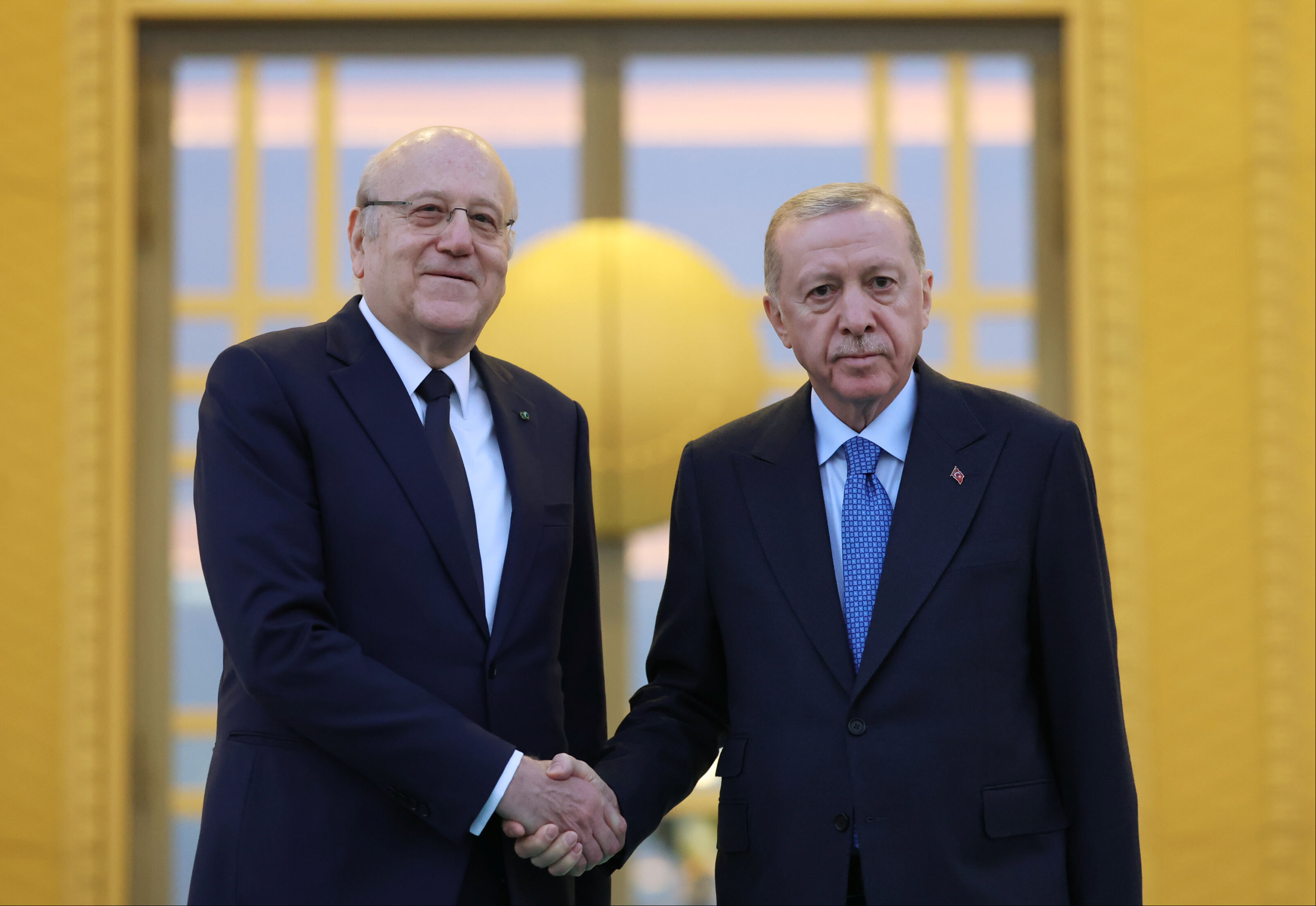 Erdoğan'dan gündeme damga vuran Suriye mesajı! Toprak bütünlüğünü vurguladı: Ayağa kaldıracağız Erdoğan'dan Mikati ile ortak Suriye mesajı! Toprak bütünlüğünü vurguladı: Ayağa kaldıracağız - 1. Resim