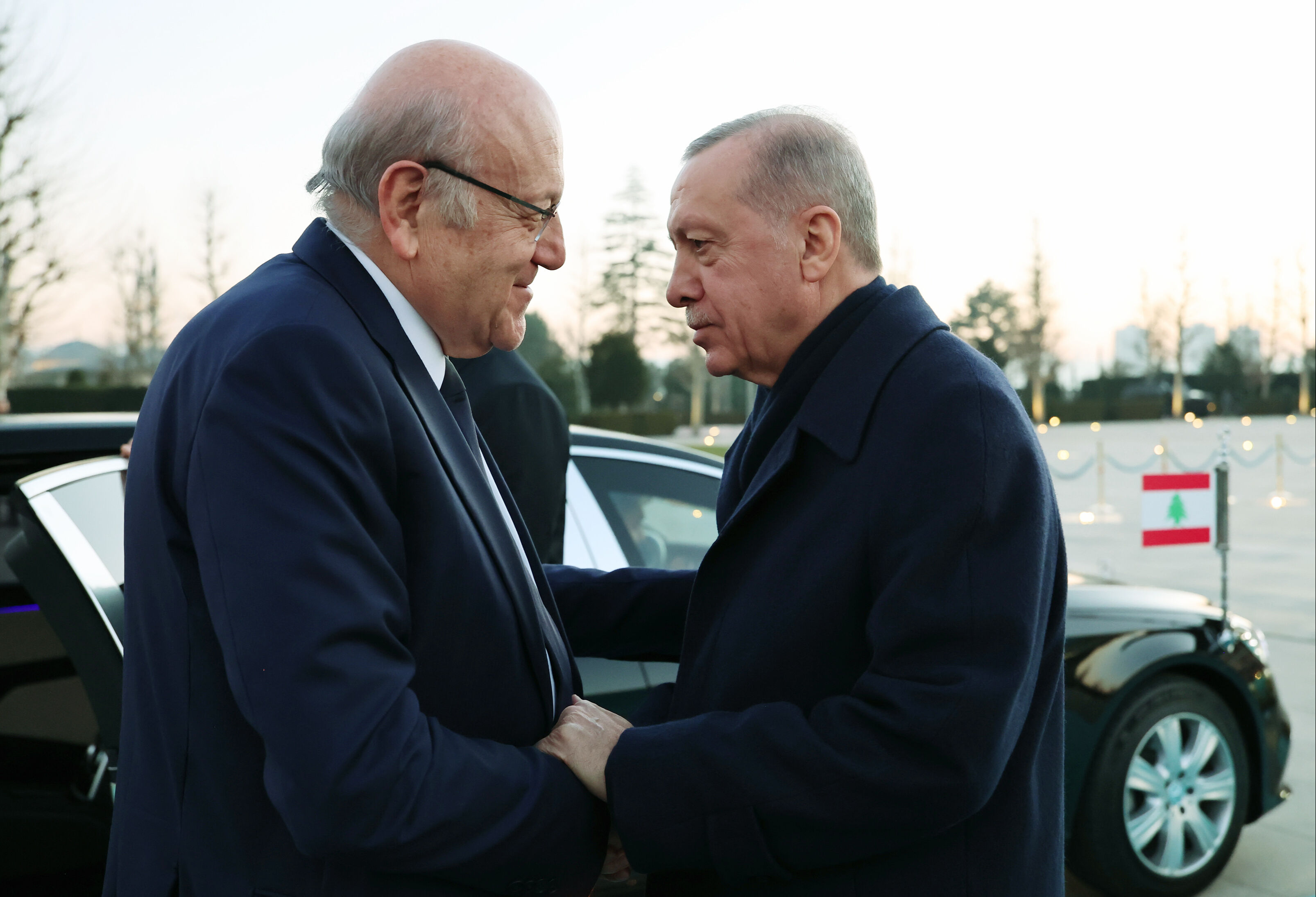 Erdoğan'dan gündeme damga vuran Suriye mesajı! Toprak bütünlüğünü vurguladı: Ayağa kaldıracağız Erdoğan'dan Mikati ile ortak Suriye mesajı! Toprak bütünlüğünü vurguladı: Ayağa kaldıracağız - 4. Resim