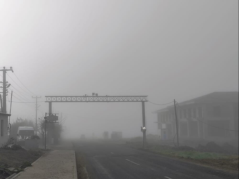 Görüntüler İstanbul'un yanı başından geldi! Hava sıcaklığı 5 dereceye düştü, göz gözü görmüyor - 2. Resim