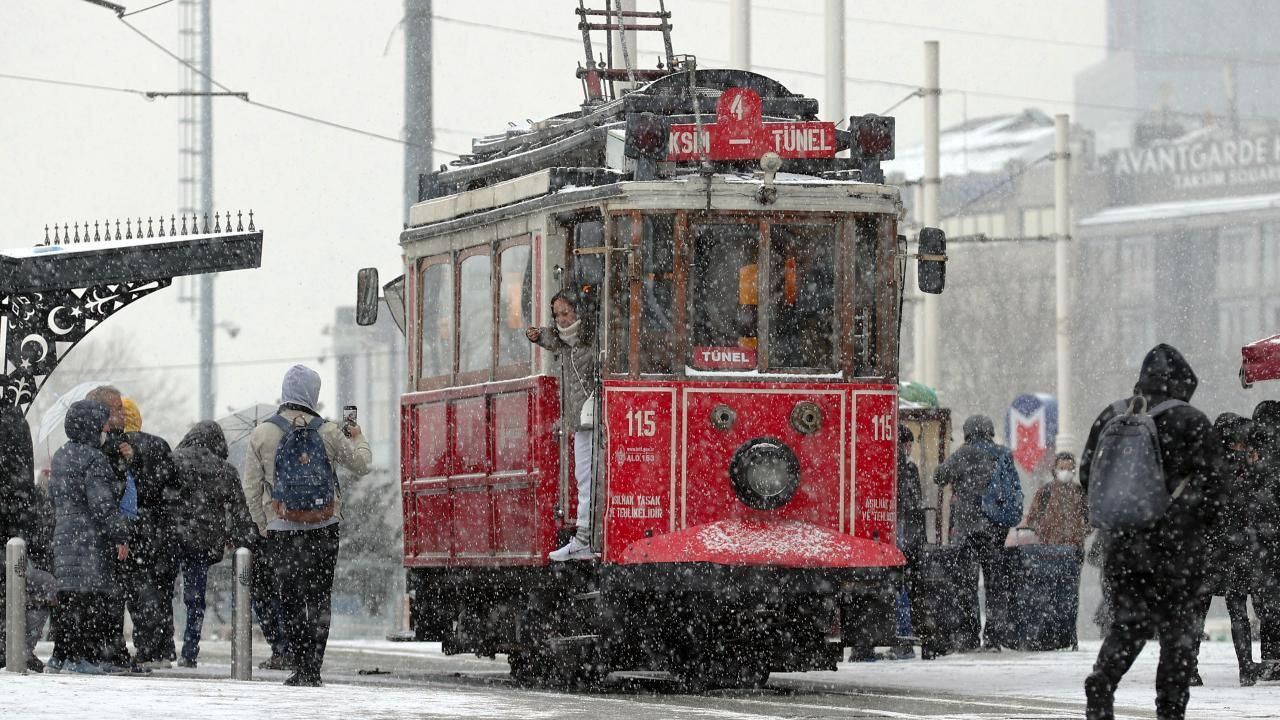 Meteoroloji'nin ardından AKOM tarih verdi! İstanbul'a kar geliyor, her yer beyaza bürünecek İstanbul'a kar ne zaman yağacak? Tarih verildi, megakent beyaza bürünecek!  | Türkiye Gazetesi