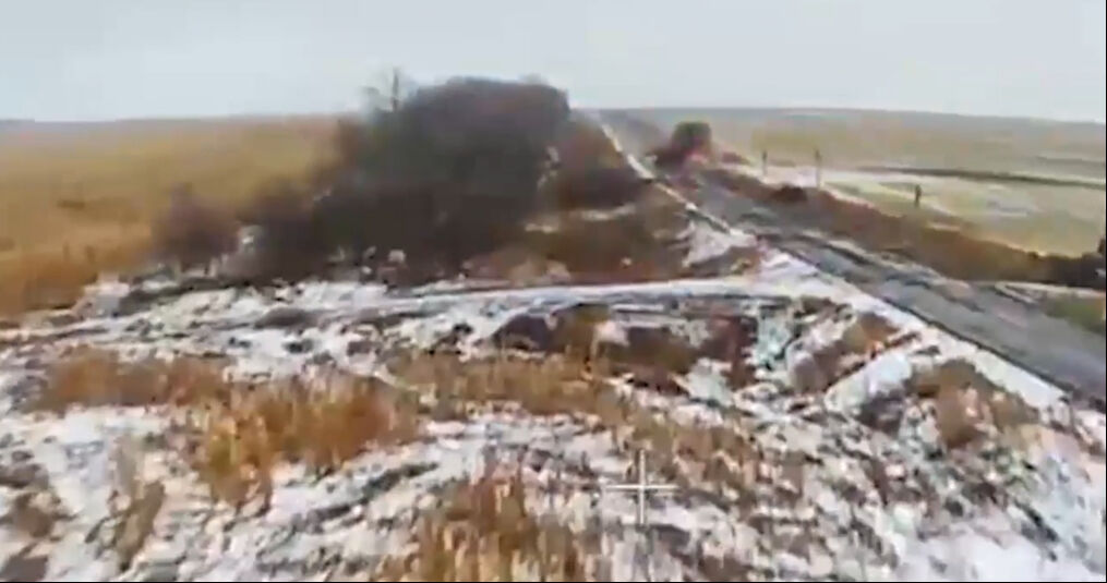 Rusya Ukrayna savaşında ABD yapımı Abrams tankı dron saldırısıyla imha edildi - 1. Resim