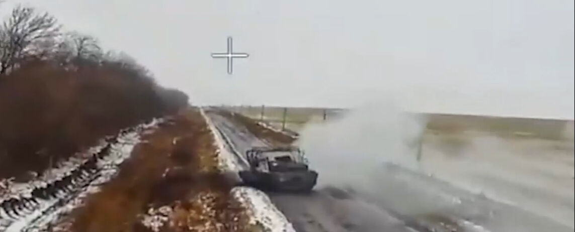 Rusya Ukrayna savaşında ABD yapımı Abrams tankı dron saldırısıyla imha edildi - 2. Resim