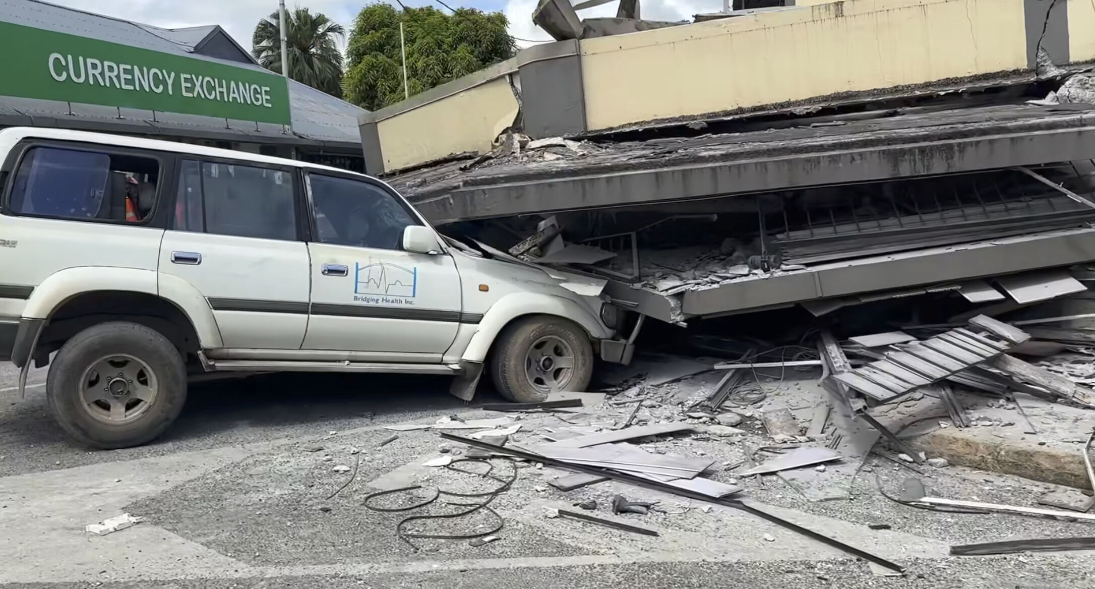 Vanuatu'daki 7.3'lük depremde bilanço korkunç boyuta ulaştı Vanuatu'daki 7.3'lük depremde bilanço korkunç boyuta ulaştı - 2. Resim