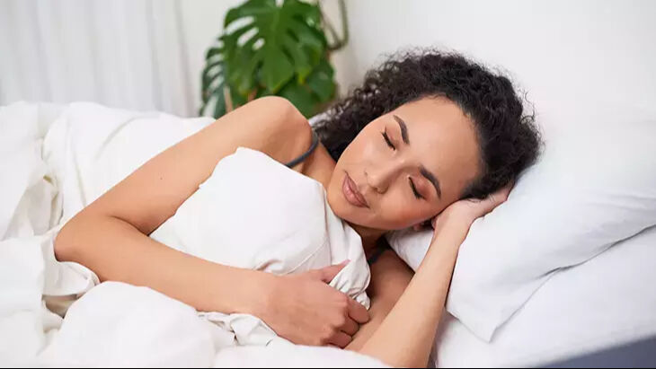 Yastığa sarılarak uyuyorsanız dikkat! Bilim insanları nedenini çözdü… - 1. Resim