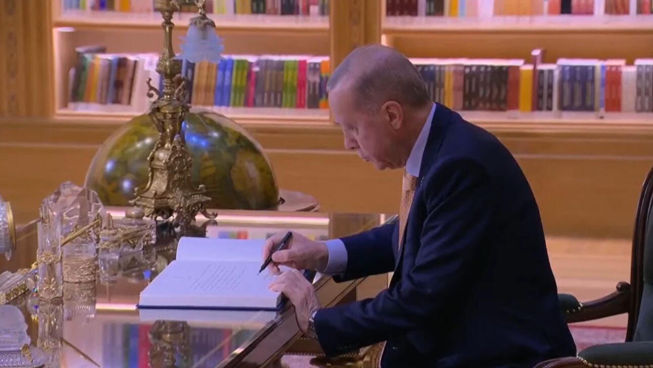 Cumhurbaşkanı Erdoğan Mısır'da! D-8 Zirvesi için liderlerle bir araya geldi Cumhurbaşkanı Erdoğan Mısır'da! D-8 Zirvesi için liderlerle bir araya geldi - 2. Resim