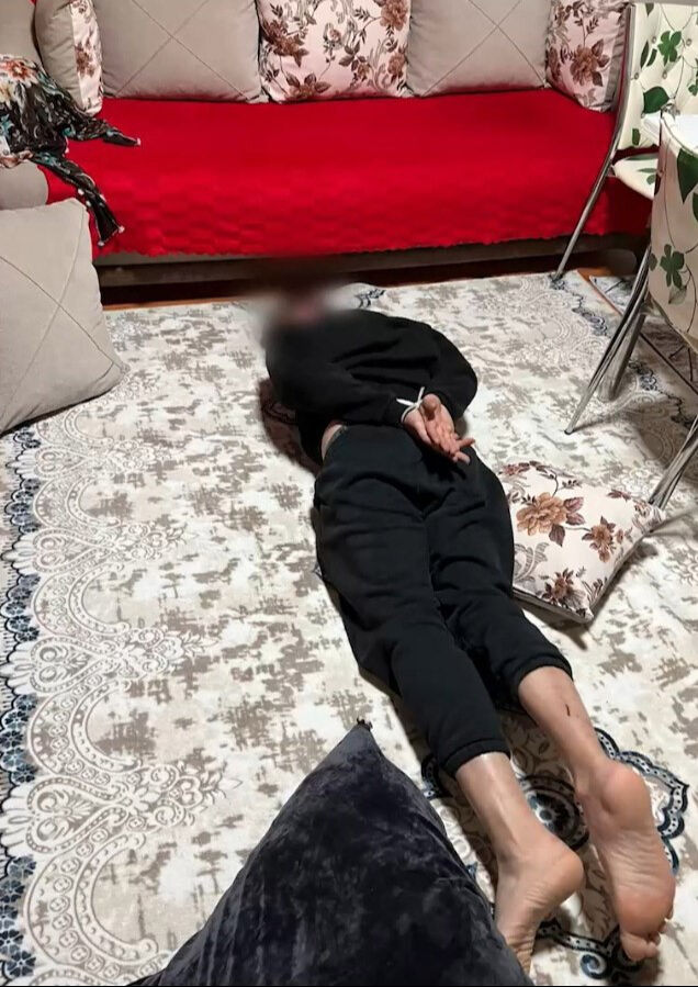 Esenyurt'ta zehir tacirlerine operasyon! Onlarca gözaltı var Esenyurt'ta zehir tacirlerine operasyon! Onlarca gözaltı var - 2. Resim