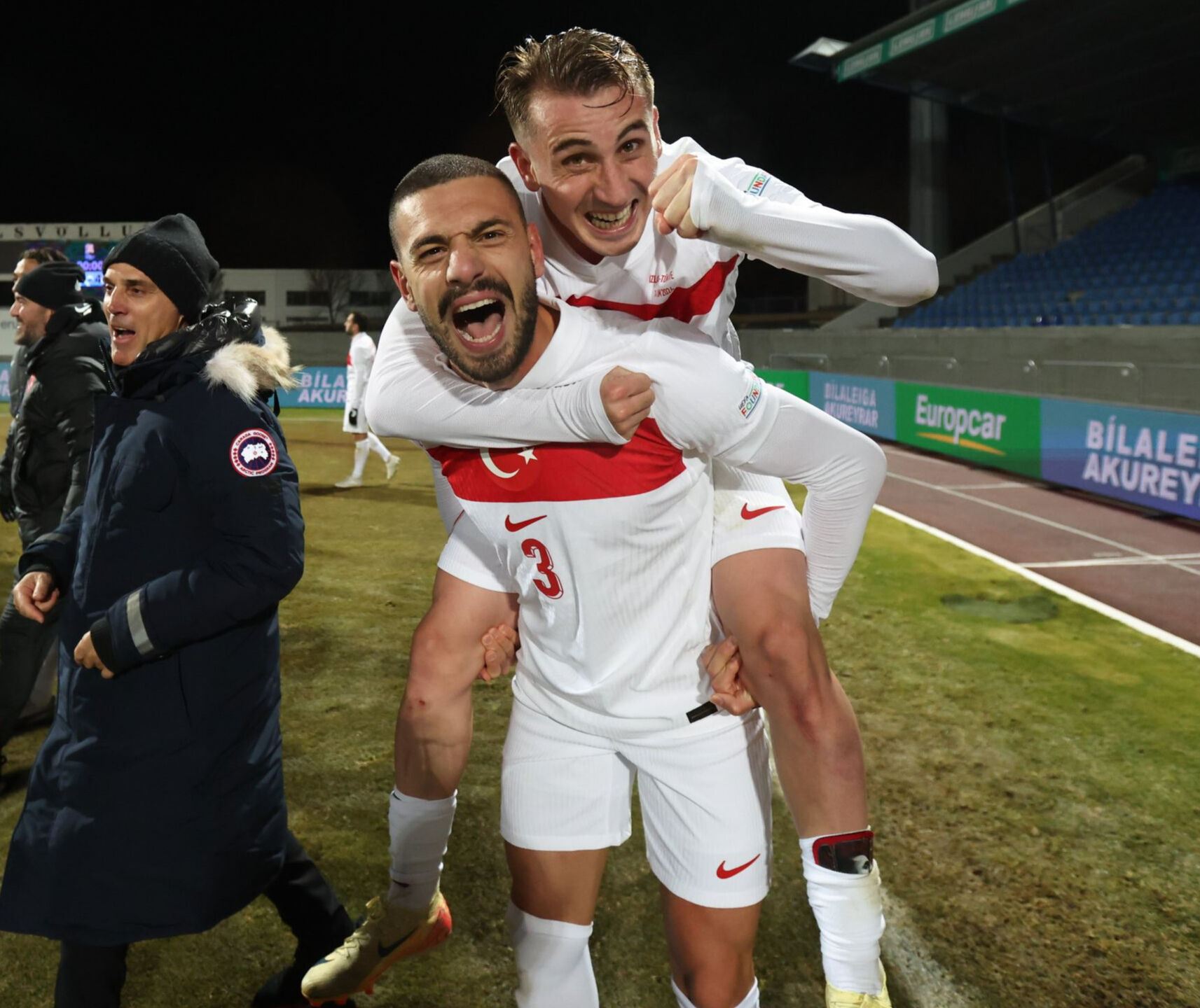 Fenerbahçe'den ayrılacak ilk isim Samet Akaydin olacak! 