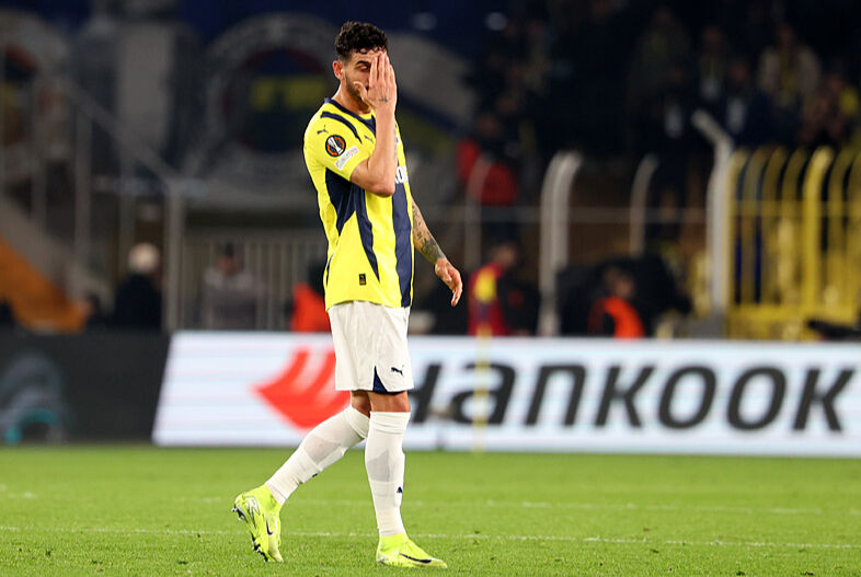 Fenerbahçe'den ayrılacak ilk isim Samet Akaydin olacak! 