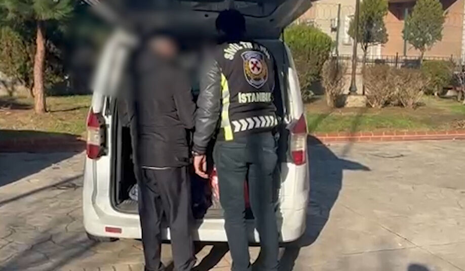 İstanbul'da yolcuyu istediği yere götürmeyip indiren taksici yakalandı - 2. Resim