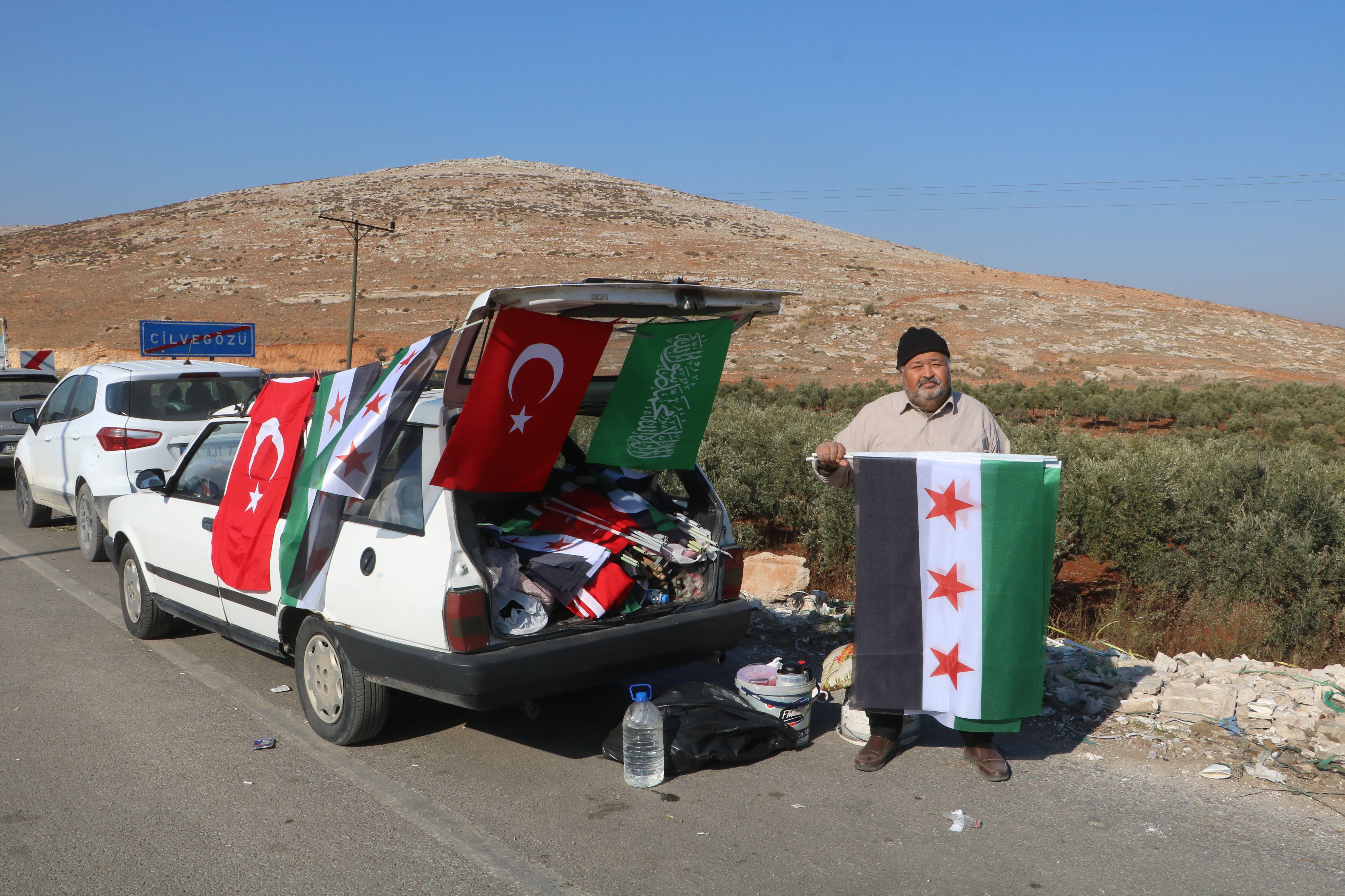 Suriyelilerin dönüşünü fırsata çevirdiler! Kahramanmaraş'tan sınıra geldiler, tanesini 200 TL'ye satıyorlar Suriyelilerin dönüşünü fırsata çevirdiler! Kahramanmaraş'tan sınıra geldiler, tanesini 200 TL'ye satıyorlar - 1. Resim