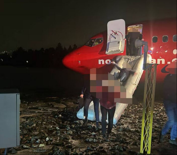 150 yolcuyu taşıyan uçakta büyük panik! Uçak Molde Havaalanı'nda pistten çıktı - 1. Resim