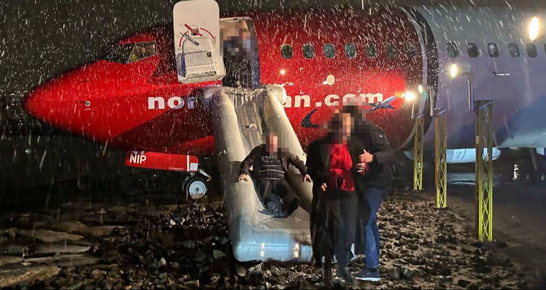 150 yolcuyu taşıyan uçakta büyük panik! Uçak Molde Havaalanı'nda pistten çıktı - 2. Resim