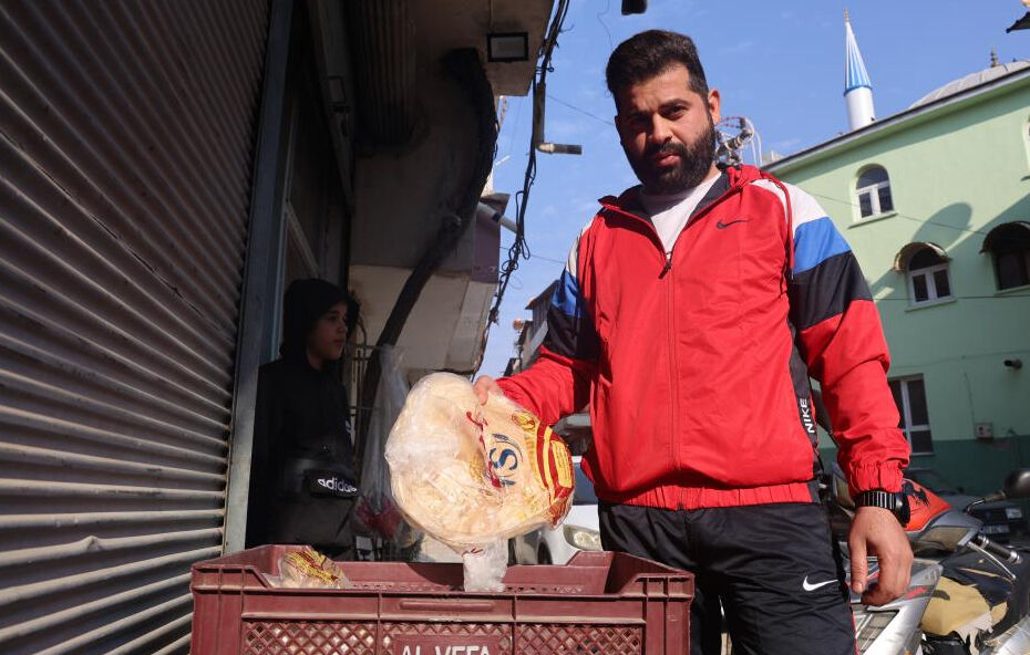 Elindeki malı bitirip ülkesine dönmek isteyen Suriyeliler indirim kampanyası başlattı - 2. Resim