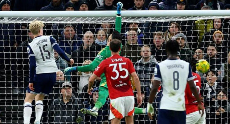 İngiltere'de gündem Altay Bayındır! Tottenham-Manchester United maçına damga vuran hata - 3. Resim
