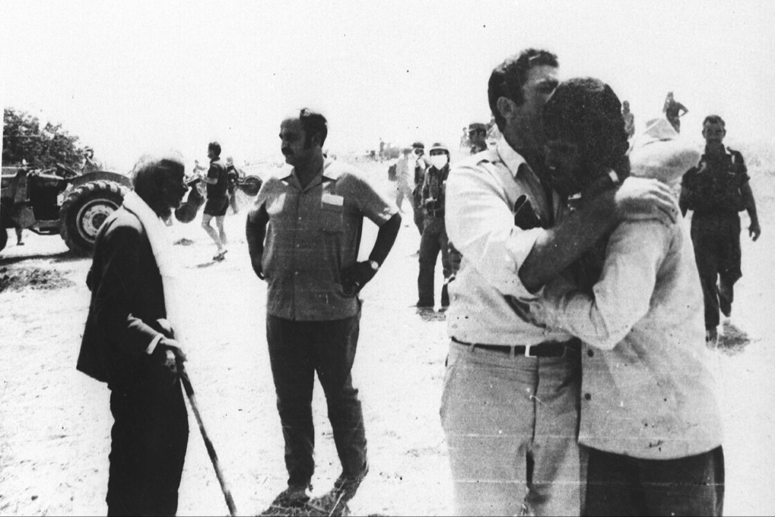 'Kanlı Noel' hafızalarda yerini koruyor! Kıbrıs'ta Rumların gerçekleştirdiği katliam unutulmadı 'Kanlı Noel' hafızalarda yerini koruyor! Kıbrıs'ta Rumların gerçekleştirdiği katliam unutulmadı - 5. Resim