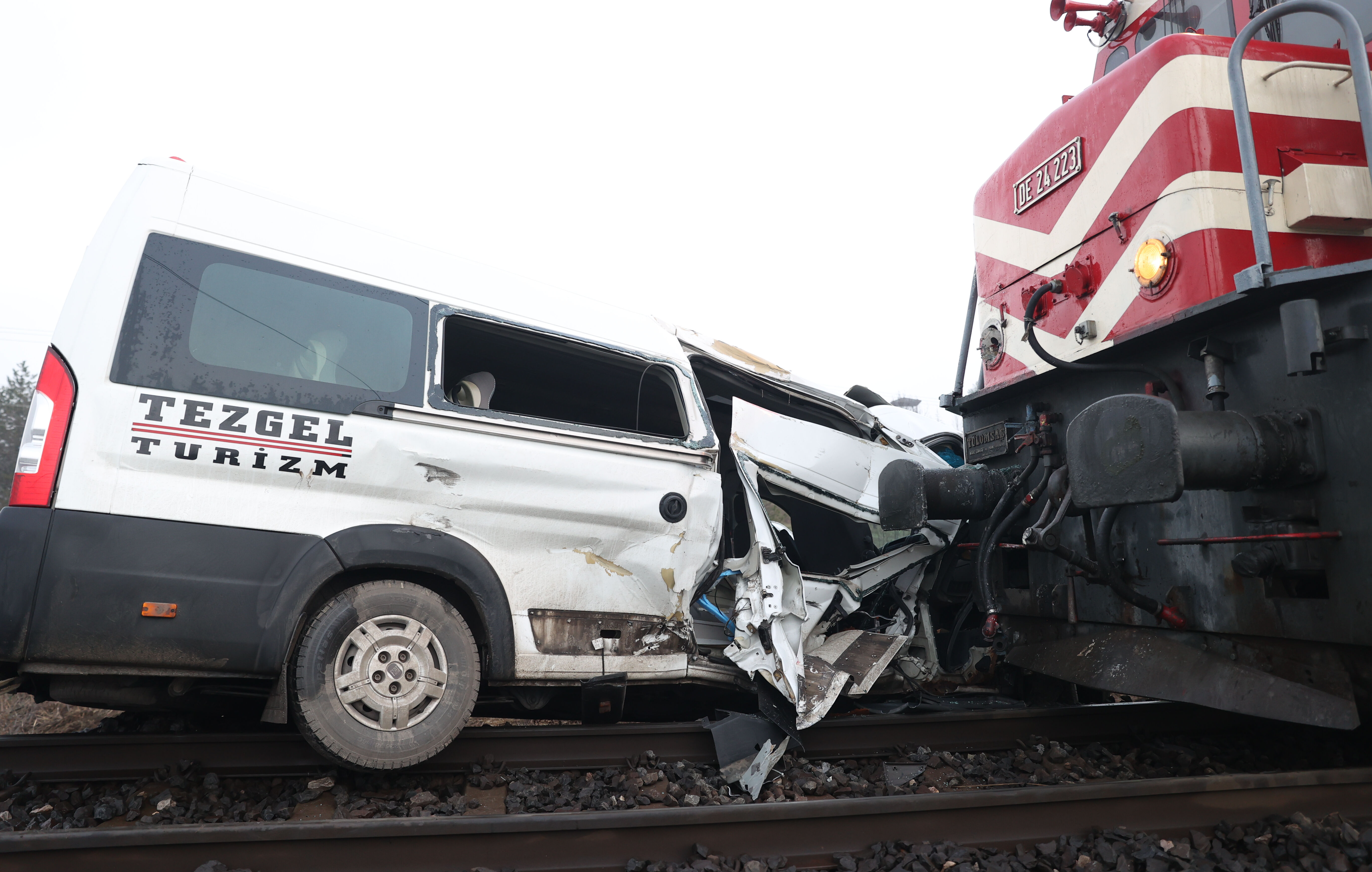 Kırklareli'nde yük treni fabrika servisine çarptı! Ekipler olay yerine sevk edildi - 2. Resim
