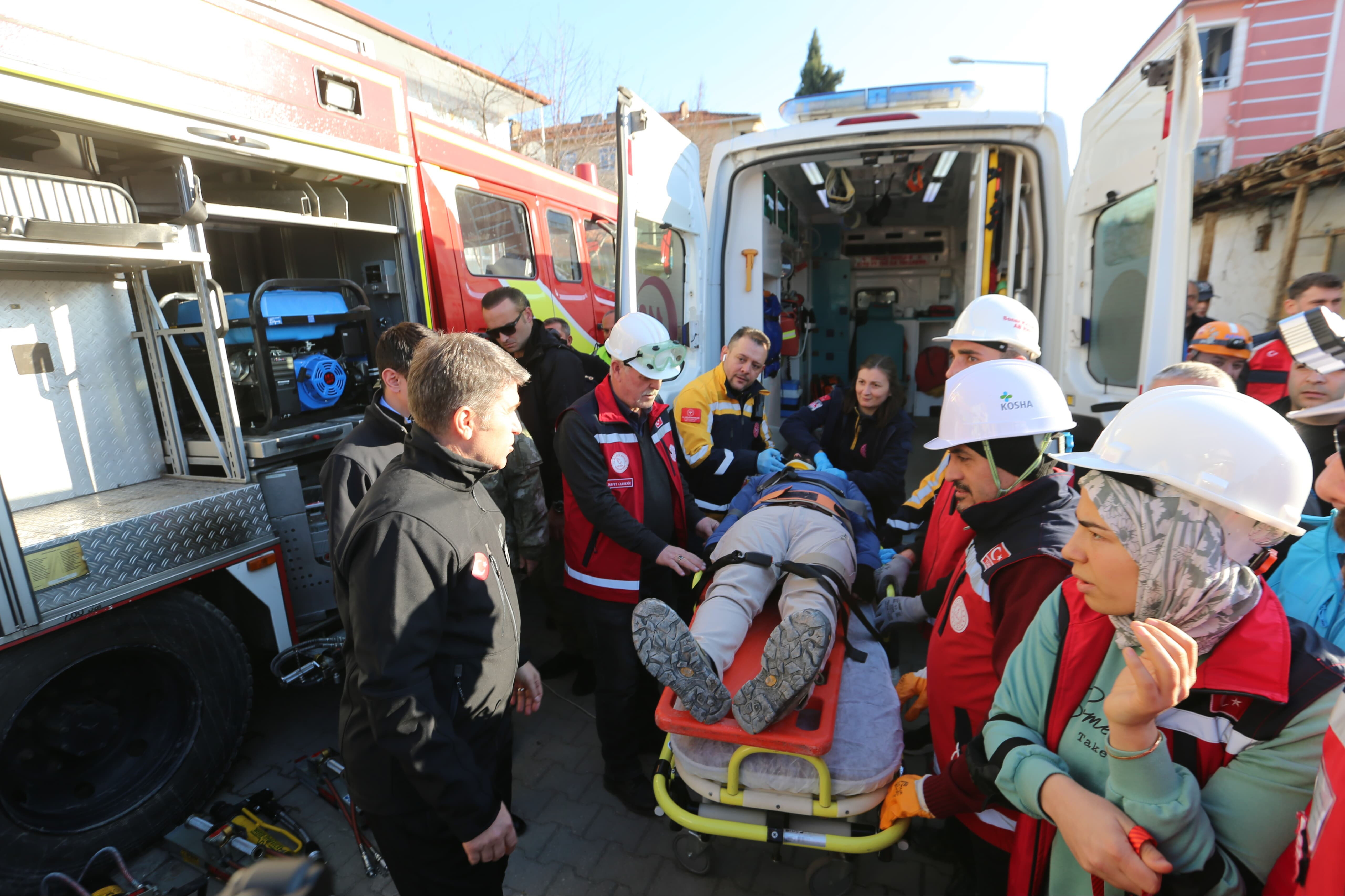 Tokat'ta 7 büyüklüğünde deprem tatbikatı! 3 bina yıkıldı - 3. Resim