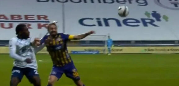 Eyüpspor-Fenerbahçe maçının tartışmalı pozisyonları için son noktayı koydu! Kırmızı, penaltılar ve dahası... - 6. Resim