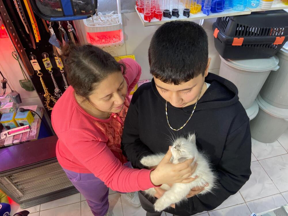 İzmir'de bir genç yaptığı hırsızlıkla herkesi şoke etti! Babası devreye girerek kurtardı İzmir'de bir genç yaptığı hırsızlıkla herkesi şoke etti! Babası devreye girerek kurtardı - 2. Resim