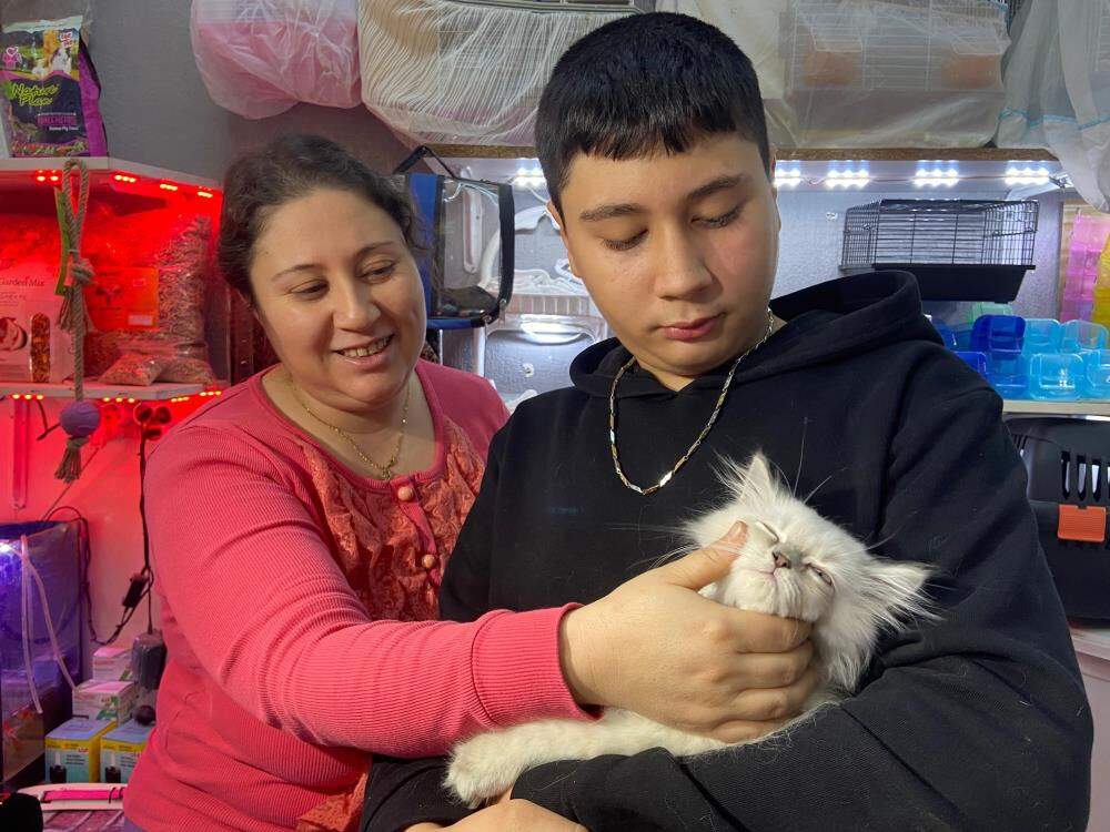 İzmir'de bir genç yaptığı hırsızlıkla herkesi şoke etti! Babası devreye girerek kurtardı İzmir'de bir genç yaptığı hırsızlıkla herkesi şoke etti! Babası devreye girerek kurtardı - 1. Resim