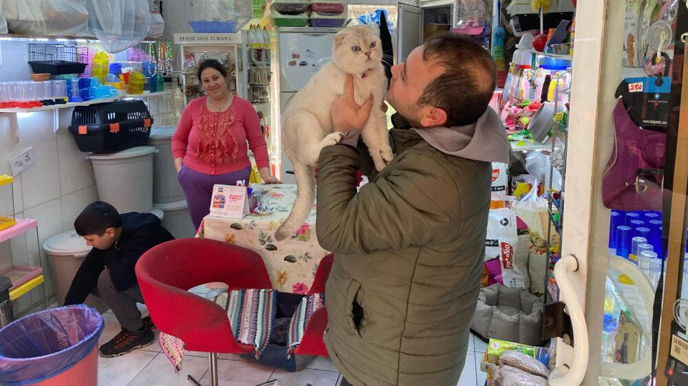 İzmir'de bir genç yaptığı hırsızlıkla herkesi şoke etti! Babası devreye girerek kurtardı İzmir'de bir genç yaptığı hırsızlıkla herkesi şoke etti! Babası devreye girerek kurtardı - 3. Resim