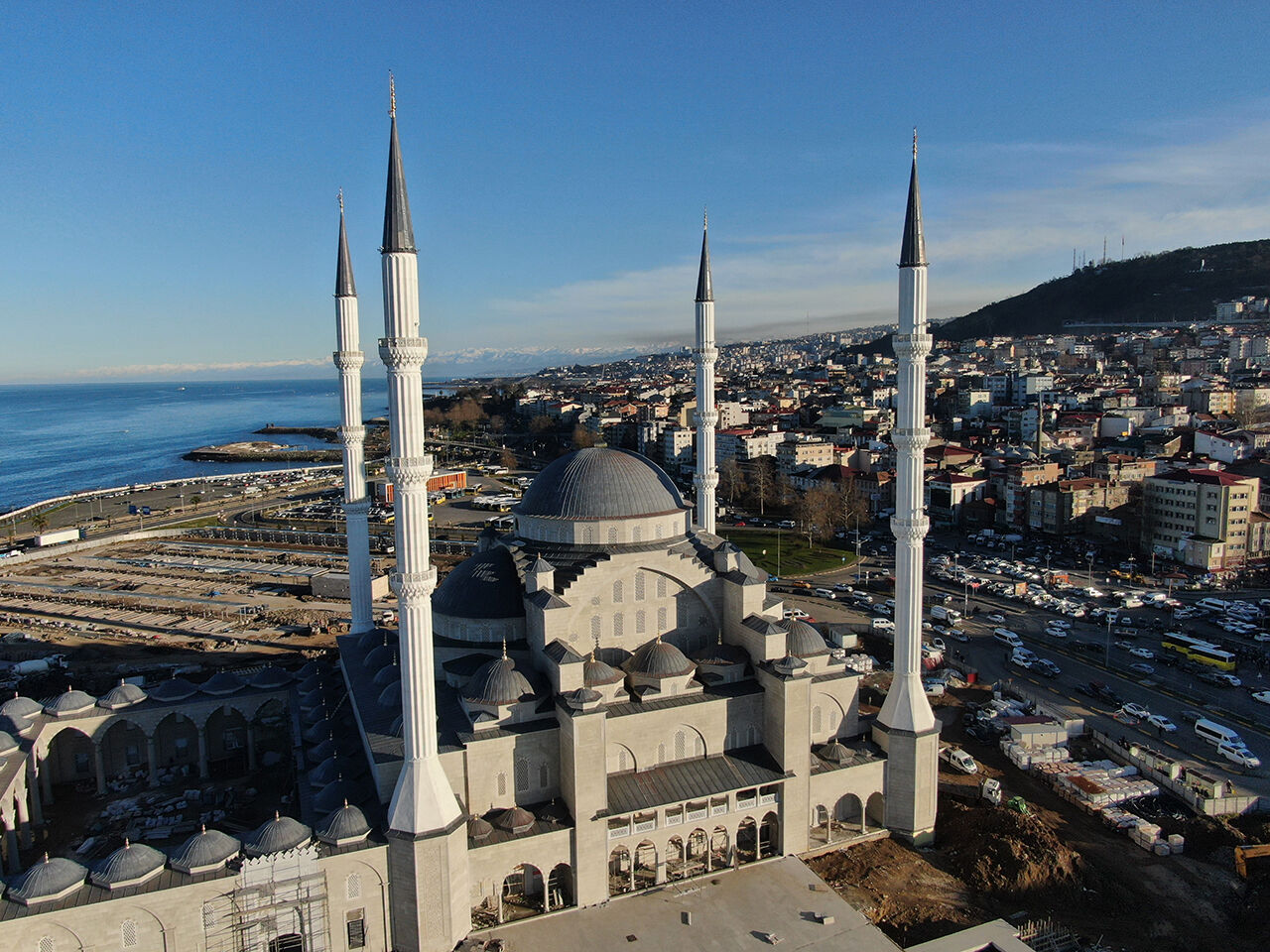 Trabzonlulara ramazan müjdesi! Doğu Karadeniz'in en büyük camisi 'Trabzon Şehir Camii ve Külliyesi' hizmete giriyor - 2. Resim