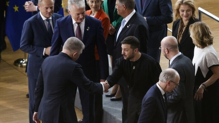 Zelenskiy, NATO üyeliği için para teklif etti: Rus varlıklarından 500 milyon avro - 1. Resim