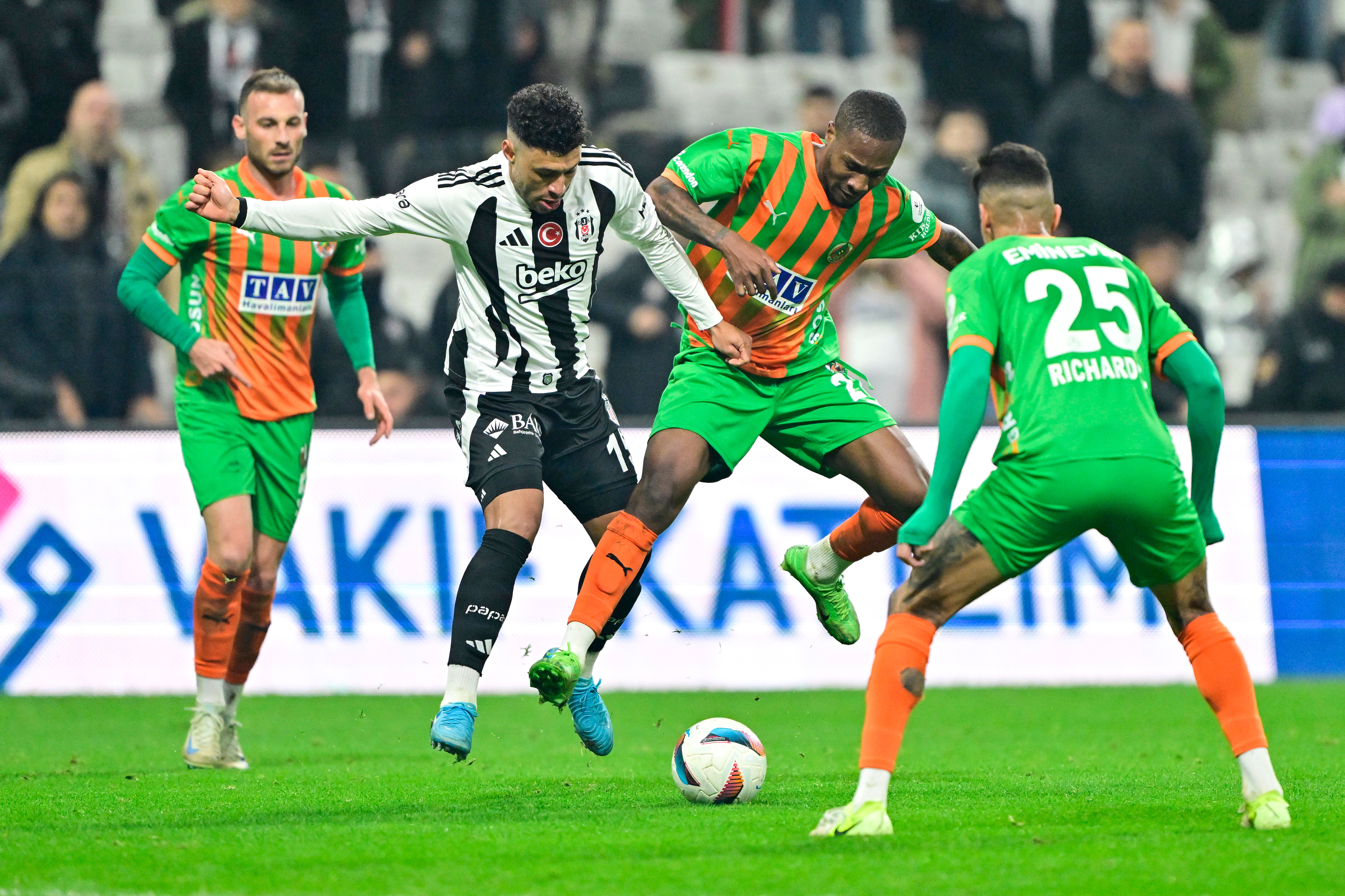 Beşiktaş Alanya'yı da geçemedi! Spor yazarları Beşiktaş için ne dedi? Beşiktaş Alanya'yı da geçemedi! Spor yazarları Beşiktaş için ne dedi? - 1. Resim