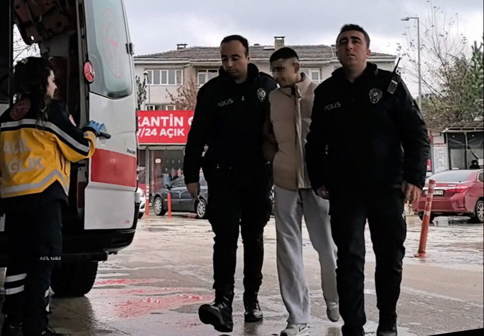 Bursa'da dehşete düşüren olay! Kendisine küfretti diye babasını defalarca kez bıçakladı - 2. Resim