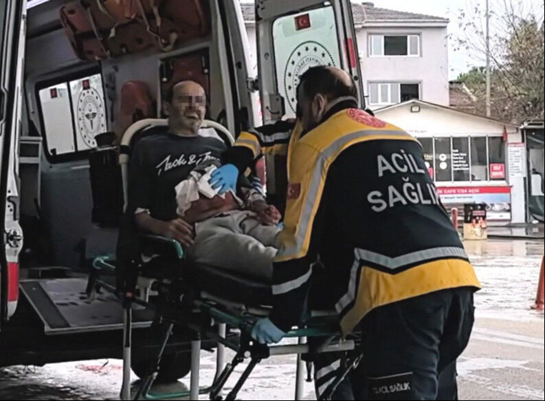 Bursa'da dehşete düşüren olay! Kendisine küfretti diye babasını defalarca kez bıçakladı - 1. Resim